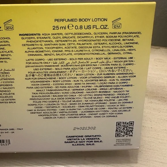 Versace Yellow Diamond Bath & Body Set - Picture 9 of 9